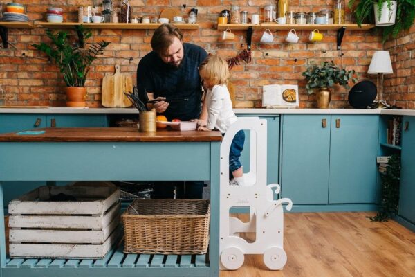 Väikese Printsessi köögitorn/laud ja tool kõik ühes, ühevärviline