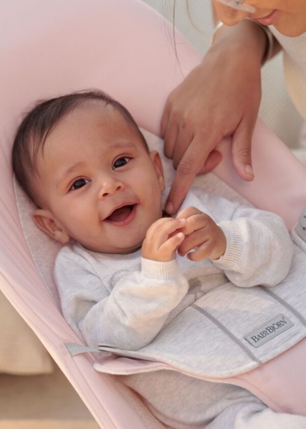 Babybjörn Balance Soft lamamistool, Light Pink-Grey Woven Jersey - Image 4